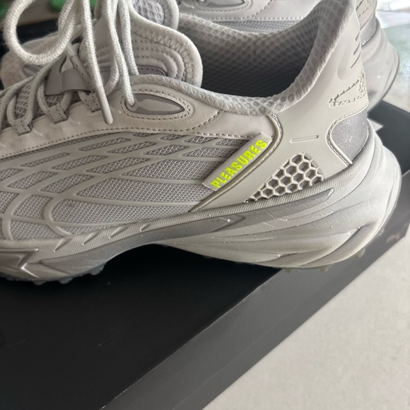 Puma Light Gray Sneakers with Yellow Accent - PUMA SPIREX X PLEASURES - Picture 2 of 12